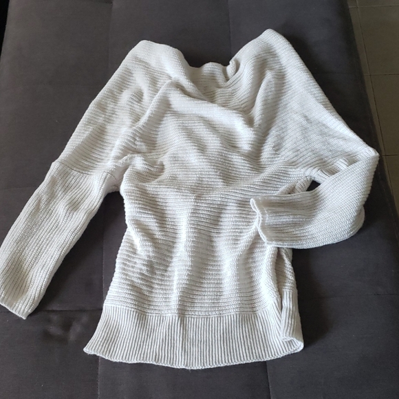 Sweater - Picture 3 of 3